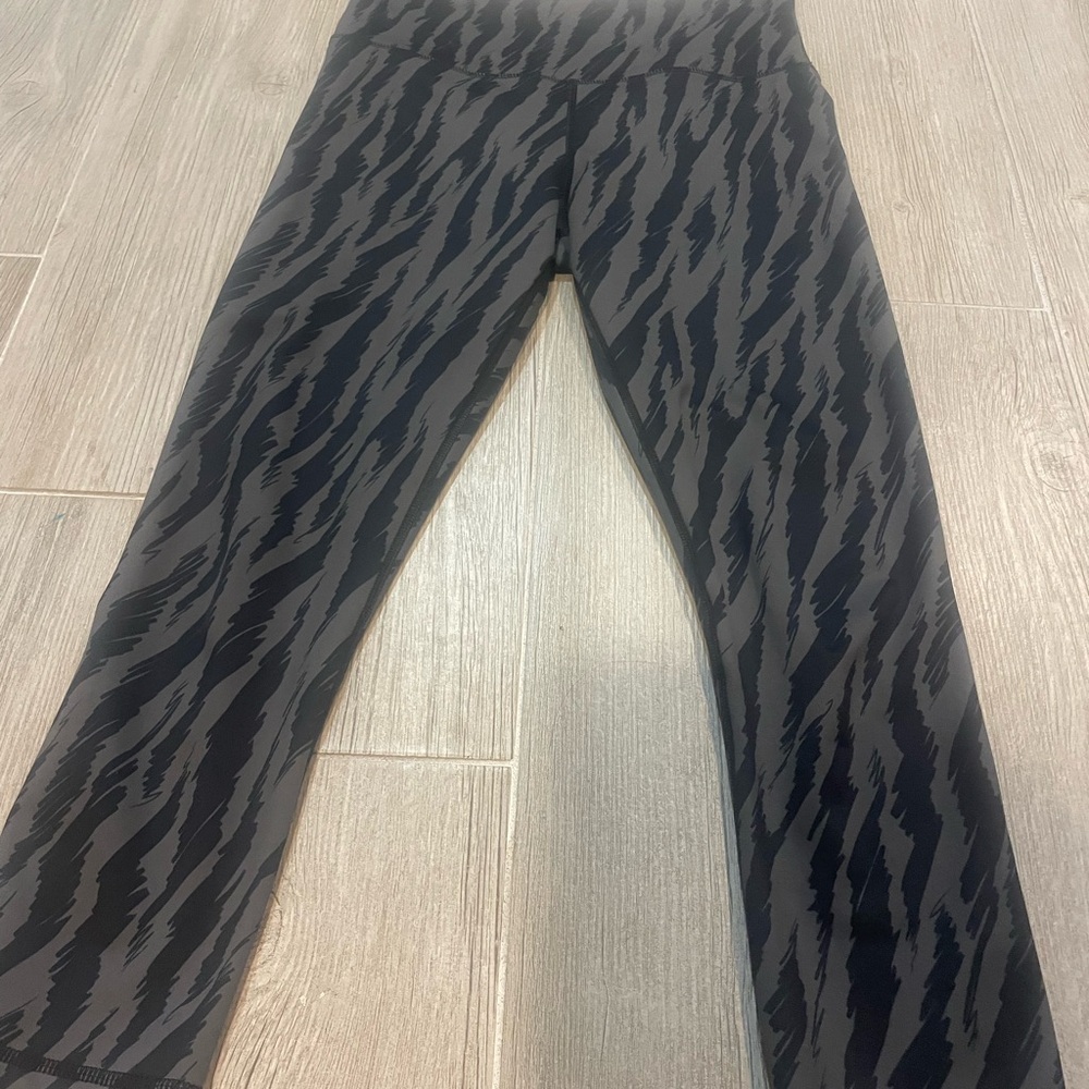 Zyia tiger print Leggings- crop
